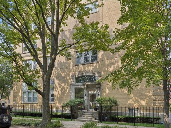 3900 N Claremont Avenue , Unit 205, Chicago, IL 60618