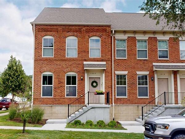 1005 Walker Cir., Iowa City, IA 52245