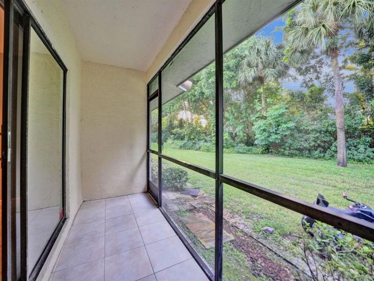 9845 Riverside Drive, Unit 8-28, Coral Springs, FL 33071 Photo