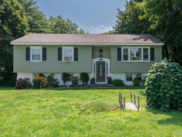 10 Lakeview Court , Poughkeepsie, NY 12603
