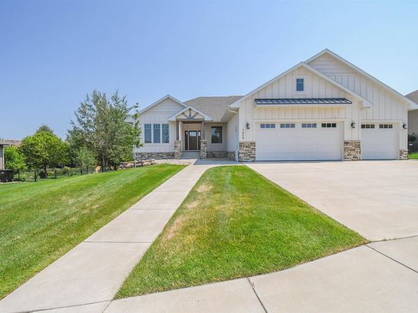 7408 S Ballymore Cir, Sioux Falls, SD 57108