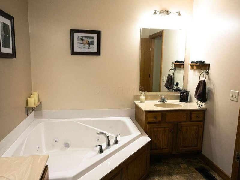 18160 Old Mansfield Road, Fredericktown, OH 43019 Photo 17