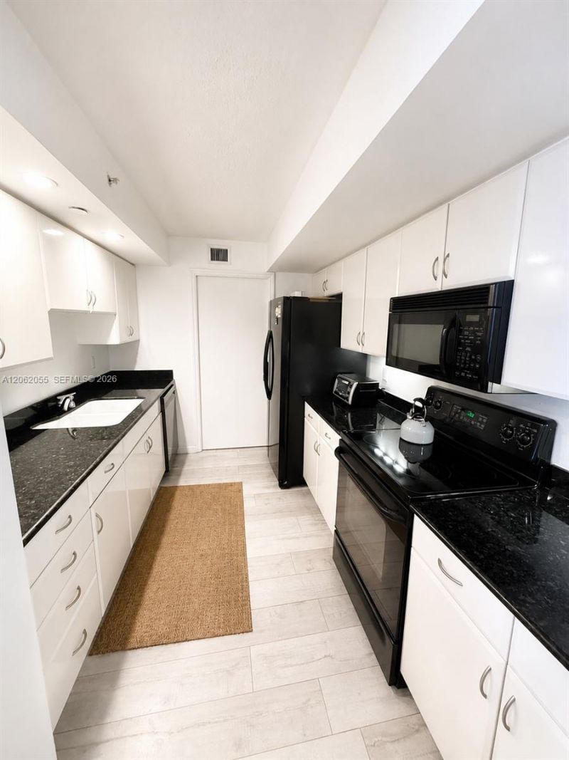 6917 Collins Ave, Unit 1026, Miami Beach, FL 33141 Photo