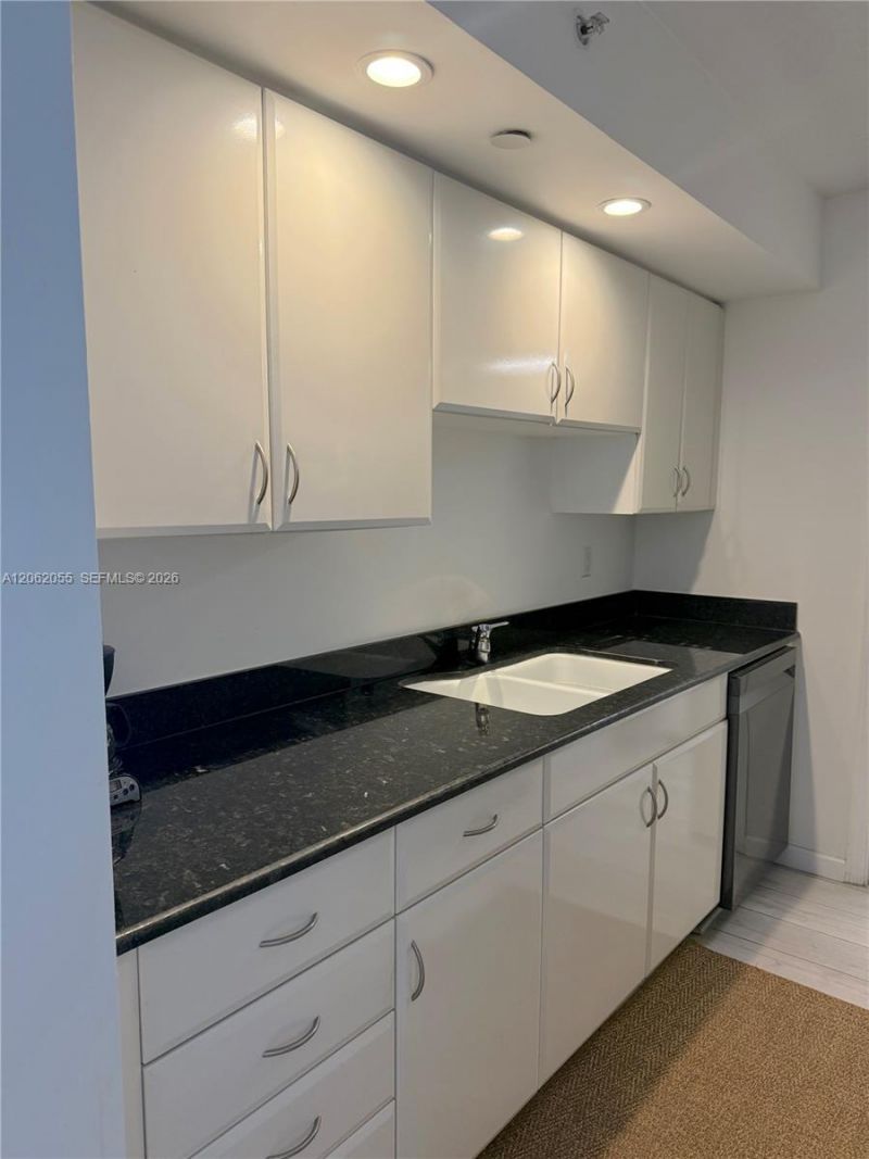 6917 Collins Ave, Unit 1026, Miami Beach, FL 33141 Photo