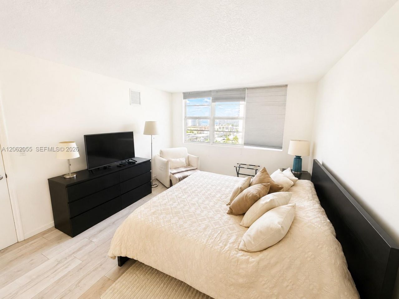 6917 Collins Ave, Unit 1026, Miami Beach, FL 33141 Photo
