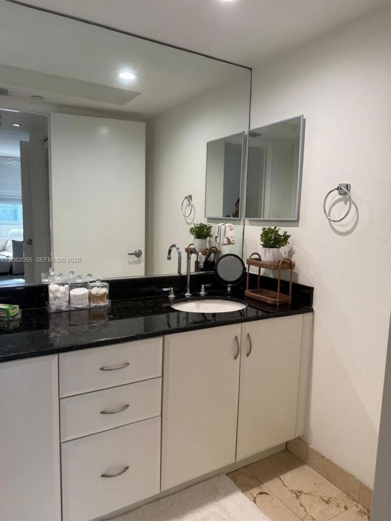 6917 Collins Ave, Unit 1026, Miami Beach, FL 33141 Photo