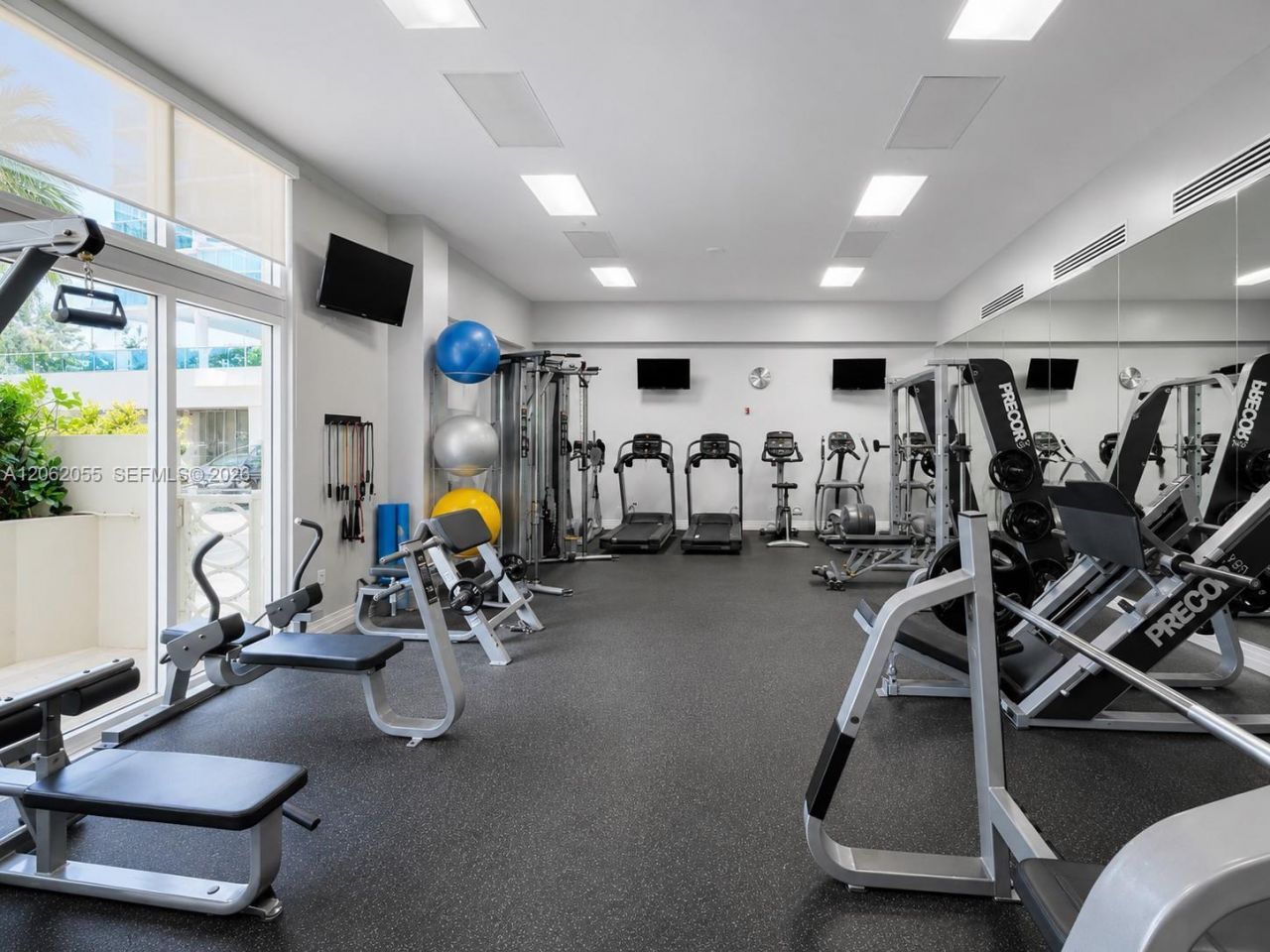 6917 Collins Ave, Unit 1026, Miami Beach, FL 33141 Photo