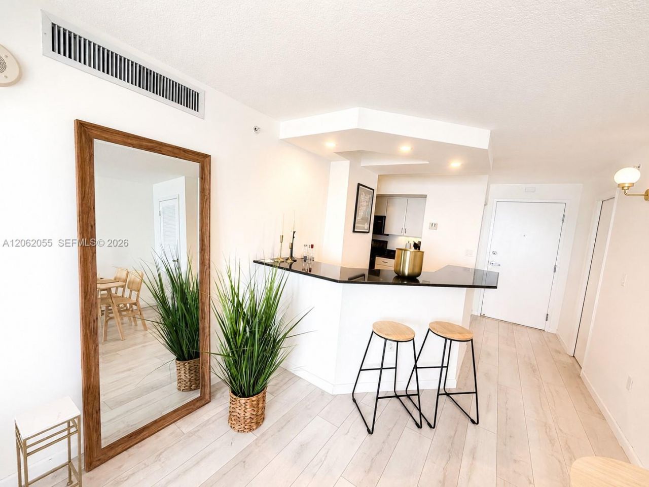 6917 Collins Ave, Unit 1026, Miami Beach, FL 33141 Photo