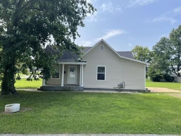 203 S Walnut Street, Marshfield, MO 65706