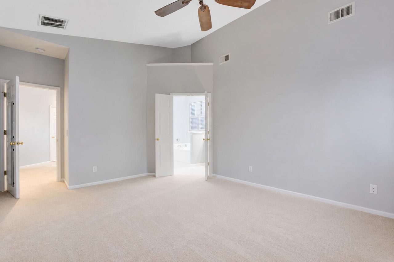 1433 Coopers Hawk Drive Photo 12