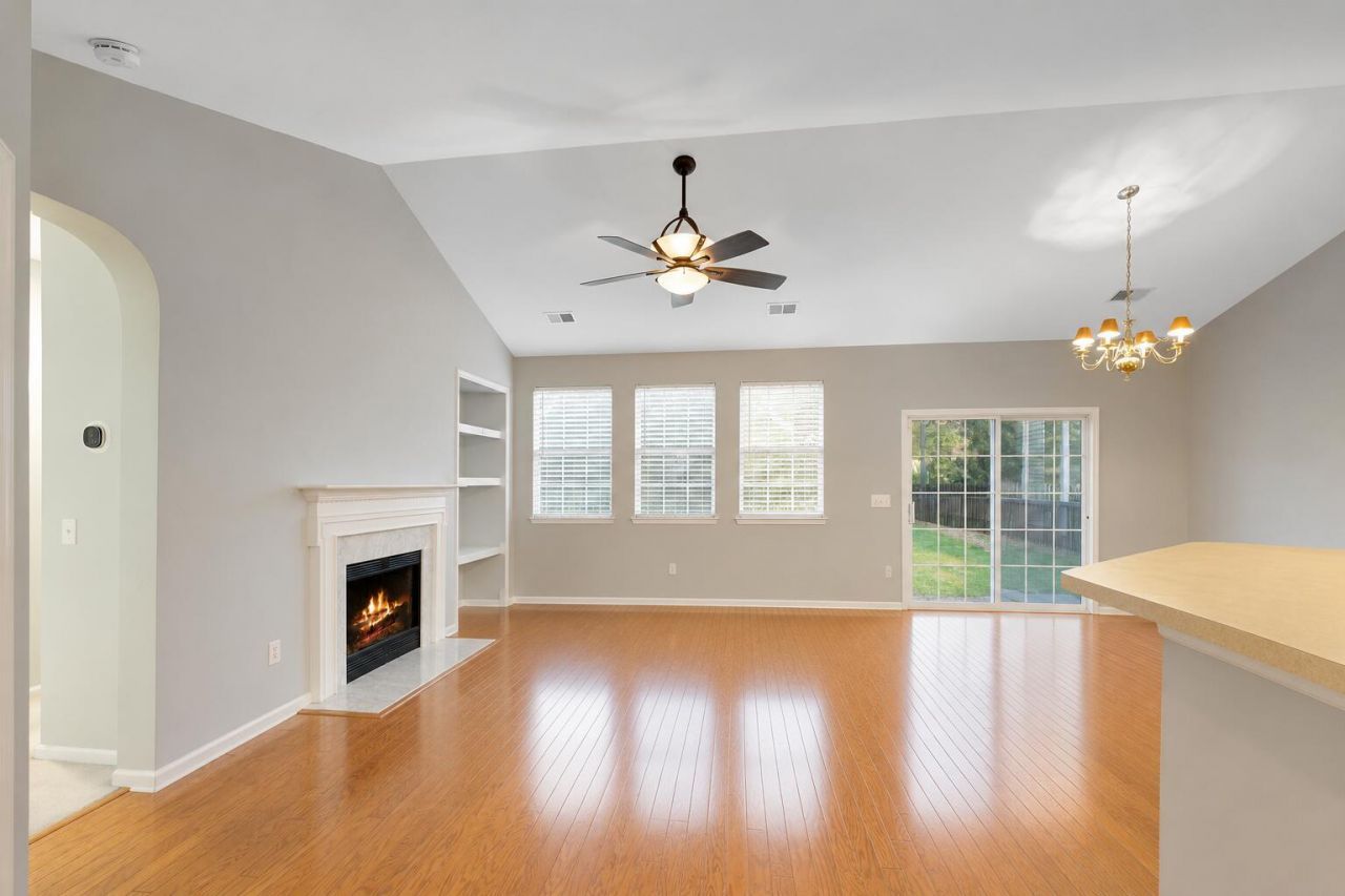 1433 Coopers Hawk Drive Photo 4
