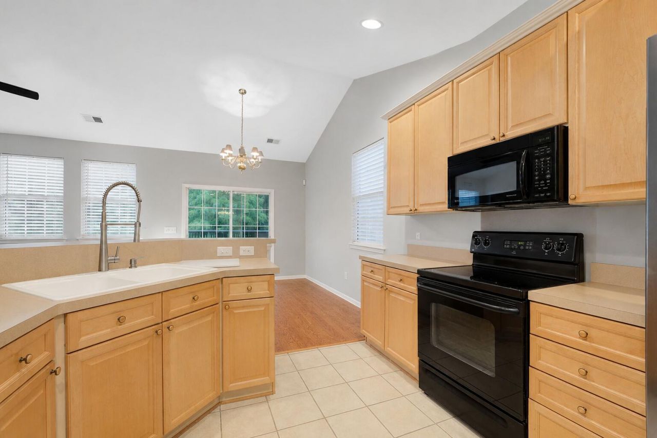 1433 Coopers Hawk Drive Photo 8