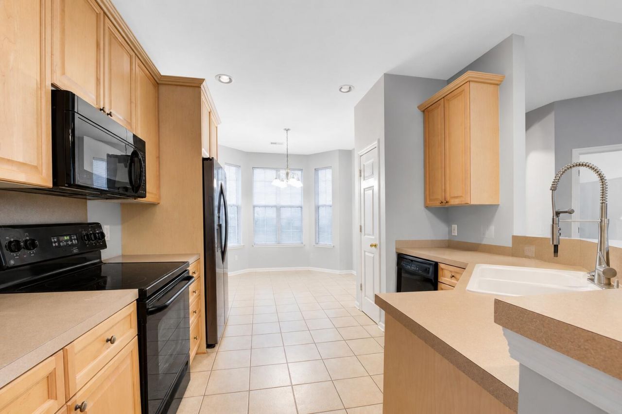 1433 Coopers Hawk Drive Photo 9