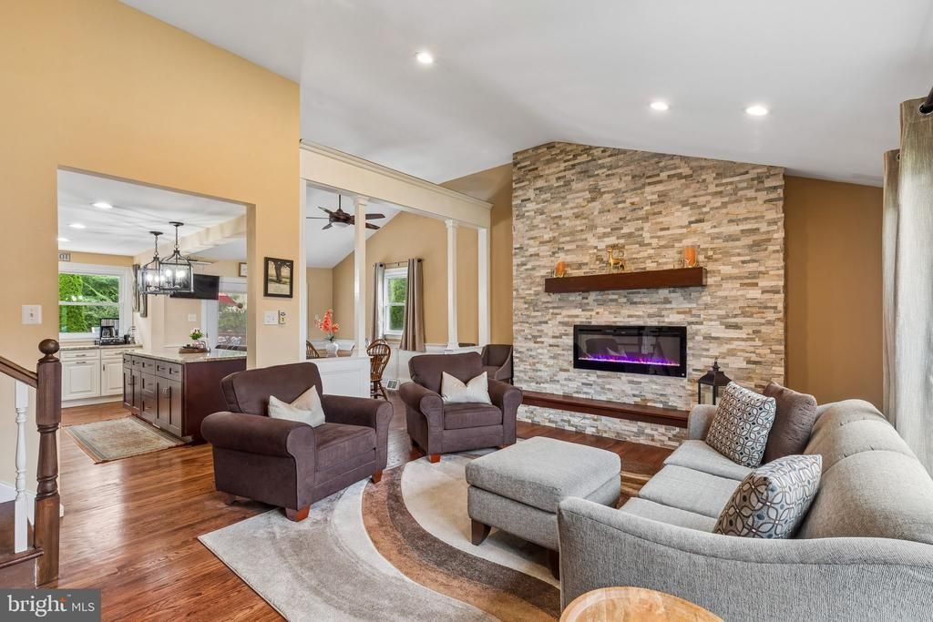 672 KILLDEER LANE, HUNTINGDON VALLEY, PA 19006
