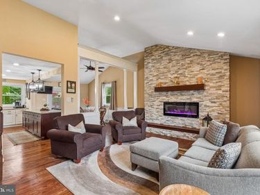 672 KILLDEER LANE, HUNTINGDON VALLEY, PA 19006
