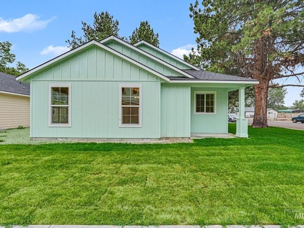 790 S 3rd W B St, Mountain Home, ID 83647