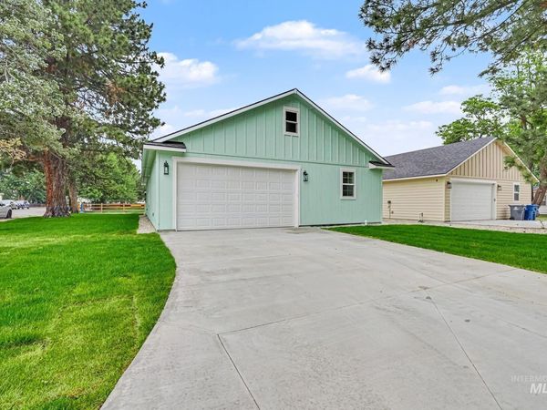 790 S 3rd W B St, Mountain Home, ID 83647