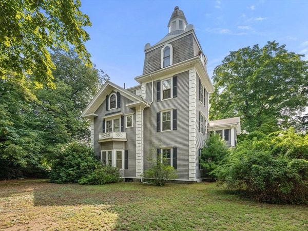 98 Kingsbury St, Wellesley, MA 02481