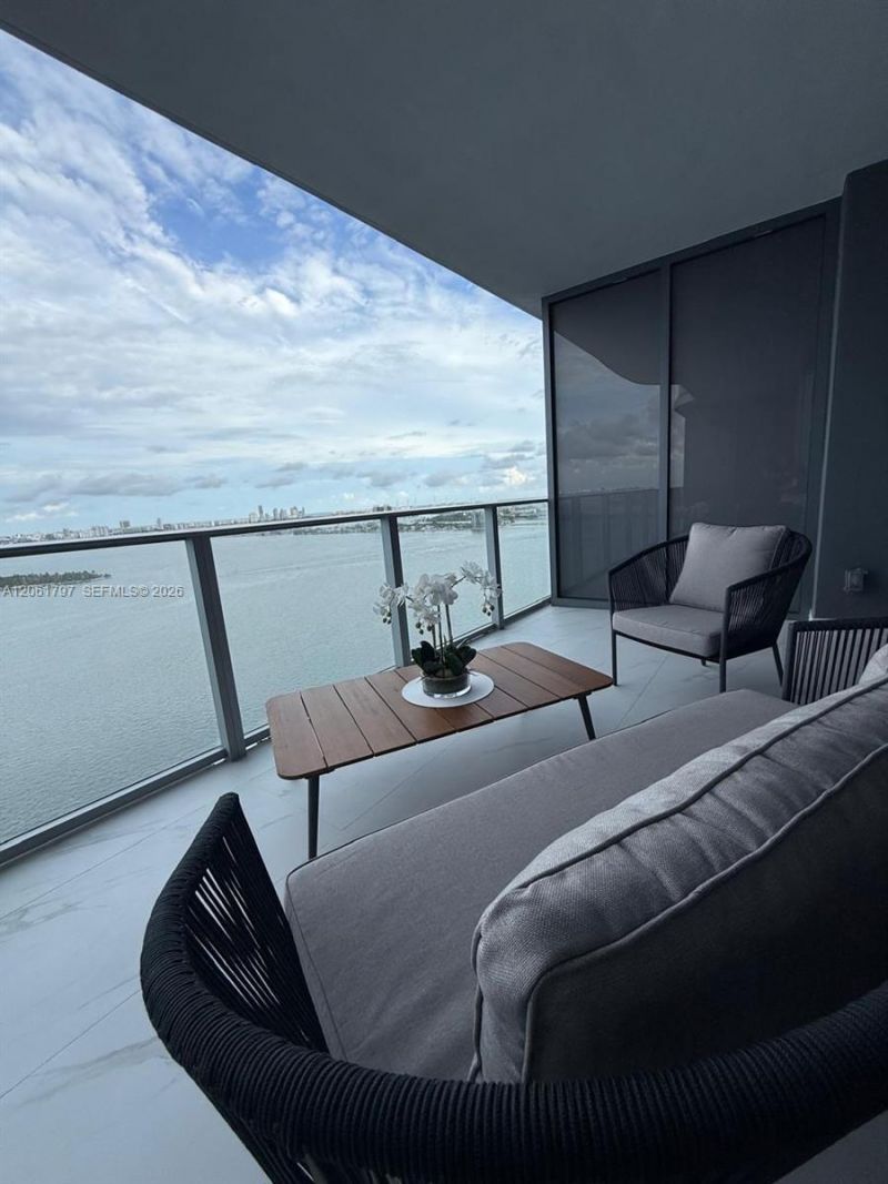 700 NE 24th St , Unit 2205, Miami, FL 33137 Photo