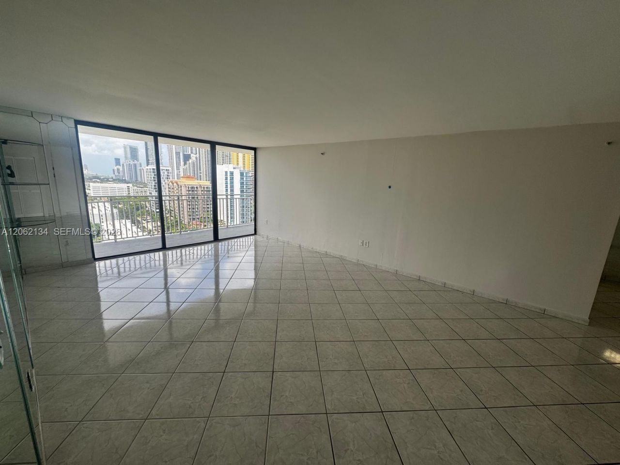 210 174th St, Unit 2110, Sunny Isles Beach, FL 33160 Photo