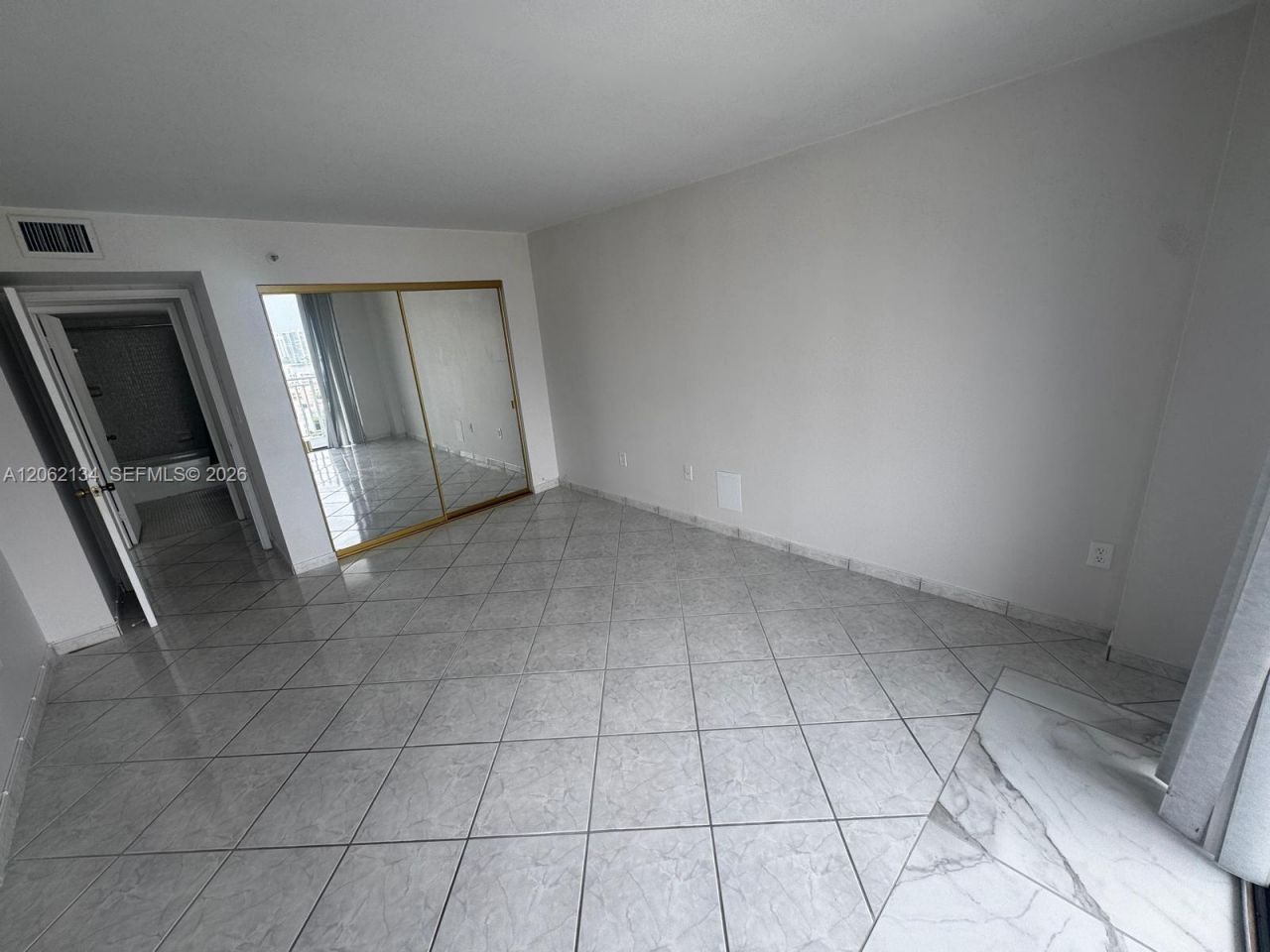 210 174th St, Unit 2110, Sunny Isles Beach, FL 33160 Photo