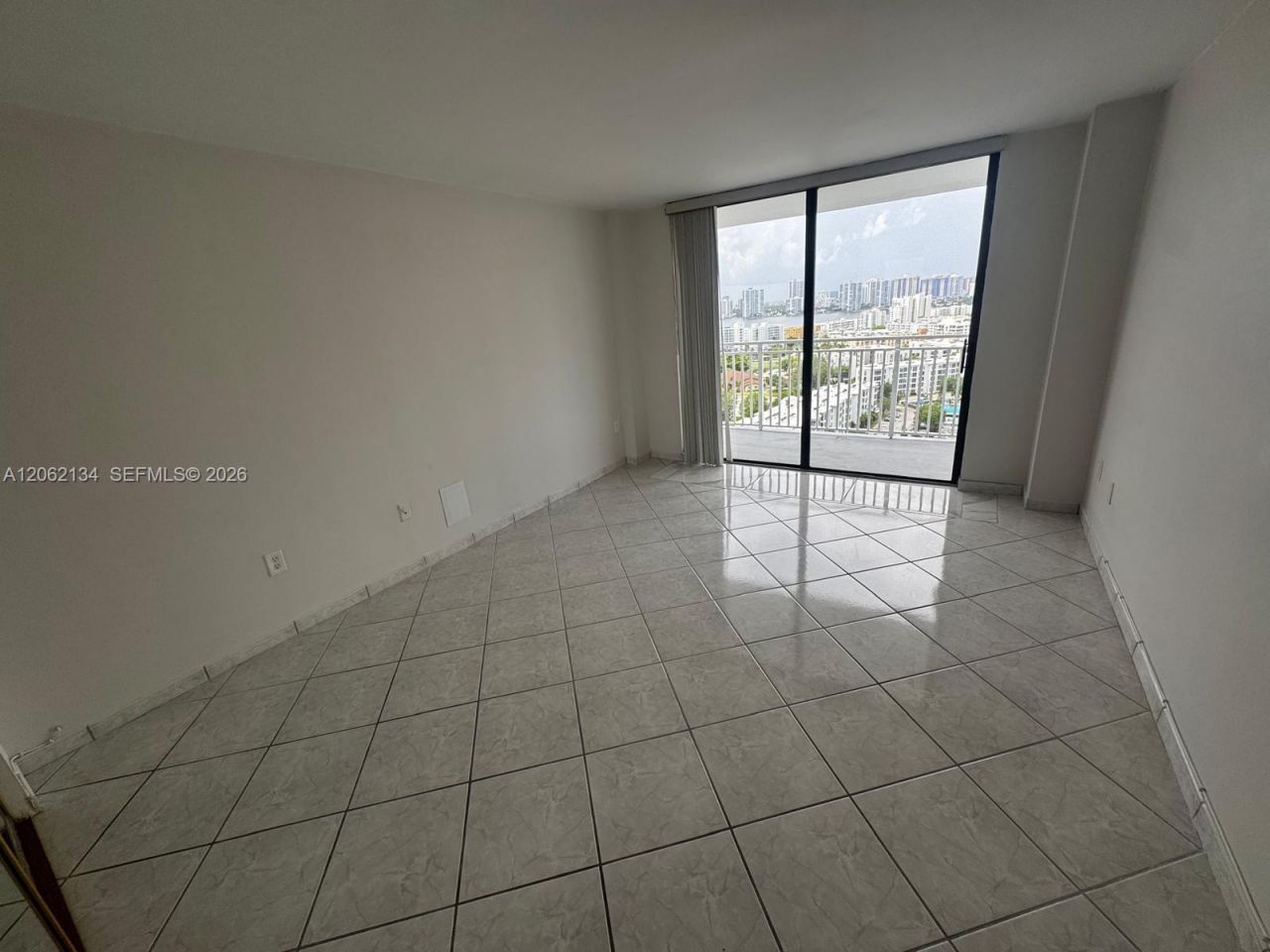 210 174th St, Unit 2110, Sunny Isles Beach, FL 33160 Photo