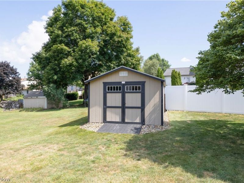 1547 Gulf Street NW, Uniontown, OH 44685 Photo 8