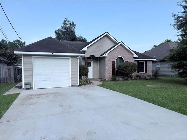 70200 TENTH Street , Covington, LA 70433