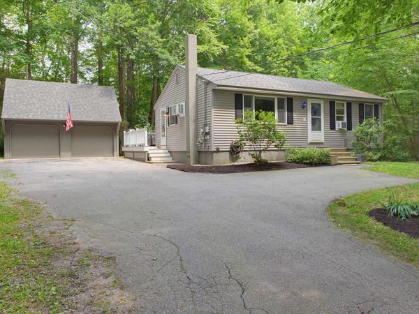 41 John Street, Raymond, NH 03077