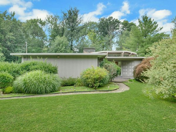 107 Holly Place , Briarcliff Manor, NY 10510