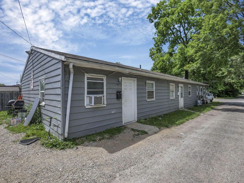 1827 E Lakeview Avenue, Columbus, OH 43224 Photo 1