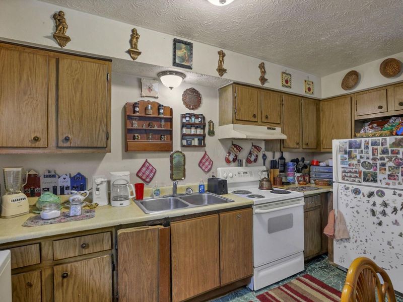 1827 E Lakeview Avenue, Columbus, OH 43224 Photo 12
