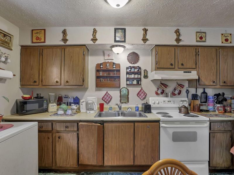 1827 E Lakeview Avenue, Columbus, OH 43224 Photo 14