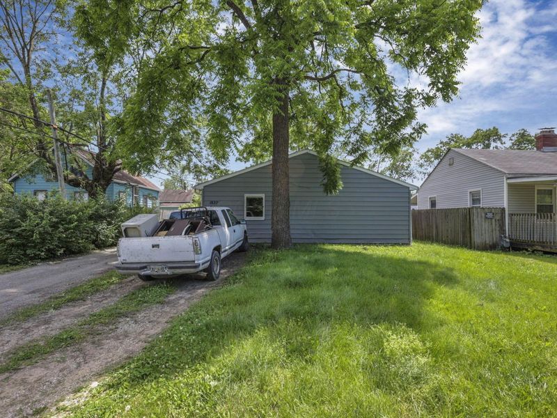 1827 E Lakeview Avenue, Columbus, OH 43224 Photo 3