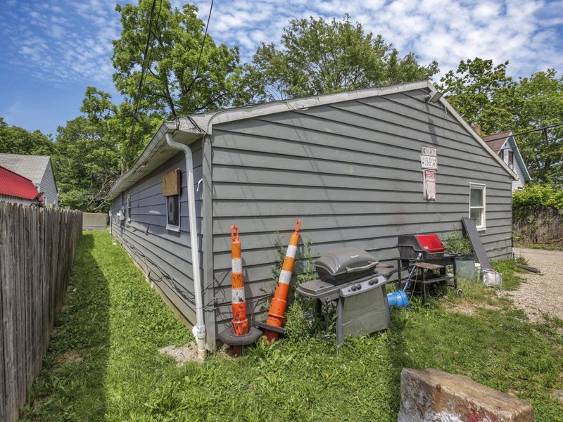 1827 E Lakeview Avenue, Columbus, OH 43224 Photo 4
