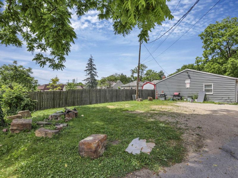 1827 E Lakeview Avenue, Columbus, OH 43224 Photo 7