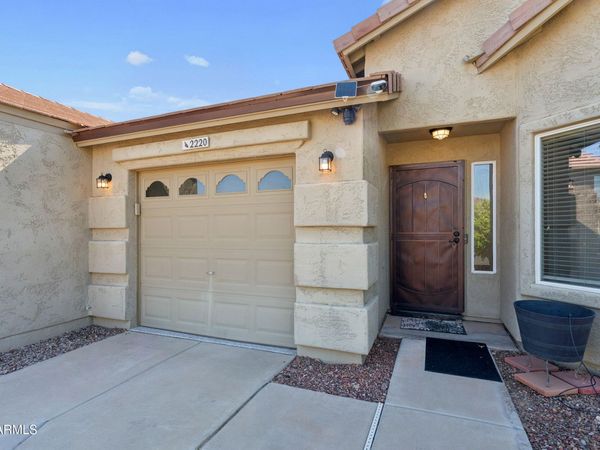 2220 E CLUBHOUSE Drive, Phoenix, AZ 85048