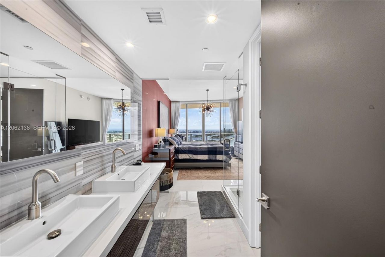 1100 Biscayne Blvd , Unit 5502, Miami, FL 33132 Photo