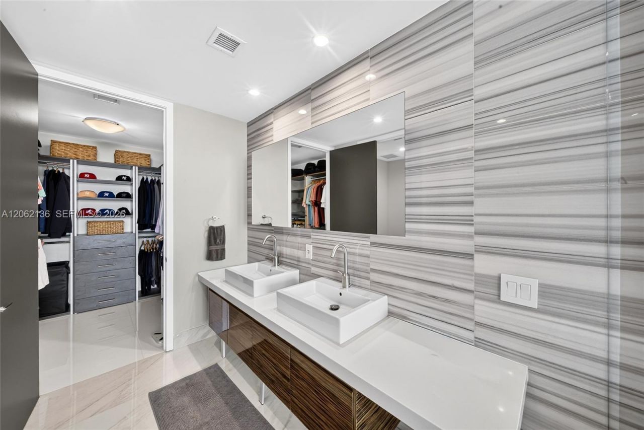 1100 Biscayne Blvd , Unit 5502, Miami, FL 33132 Photo