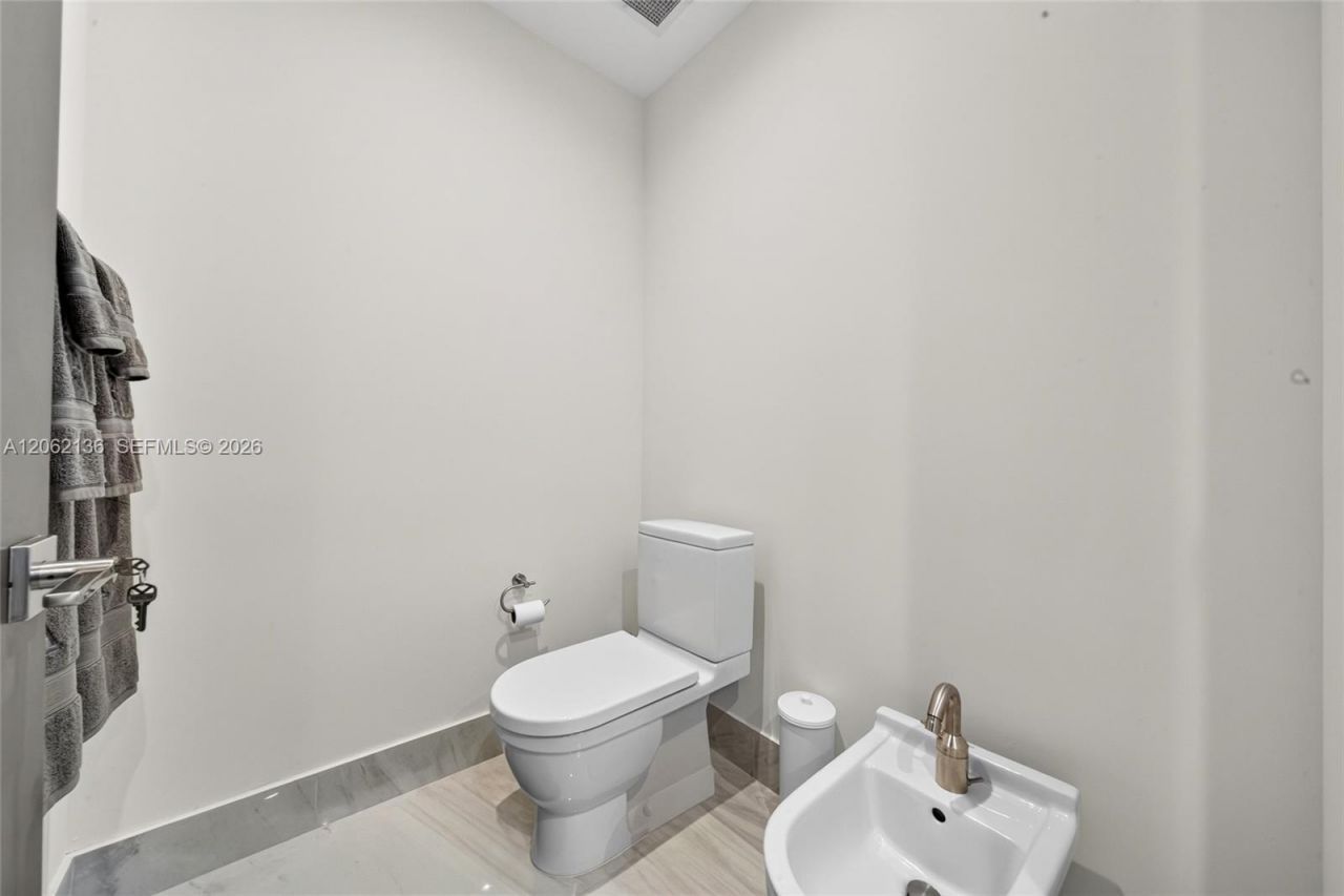 1100 Biscayne Blvd , Unit 5502, Miami, FL 33132 Photo