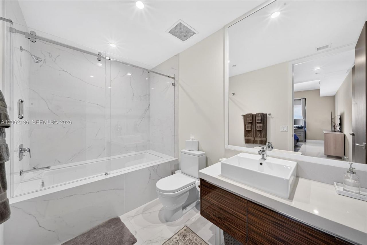 1100 Biscayne Blvd , Unit 5502, Miami, FL 33132 Photo