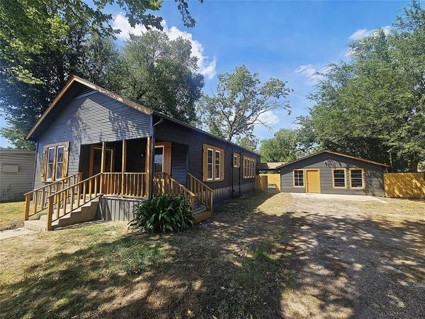 305 W Sabine Street, Groesbeck, TX 76642