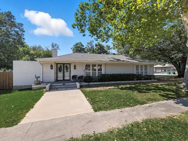 300 E Main Street, Whitesboro, TX 76273