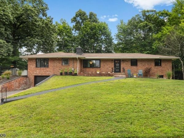49 Dogwood Dr, Oakland, NJ 07436