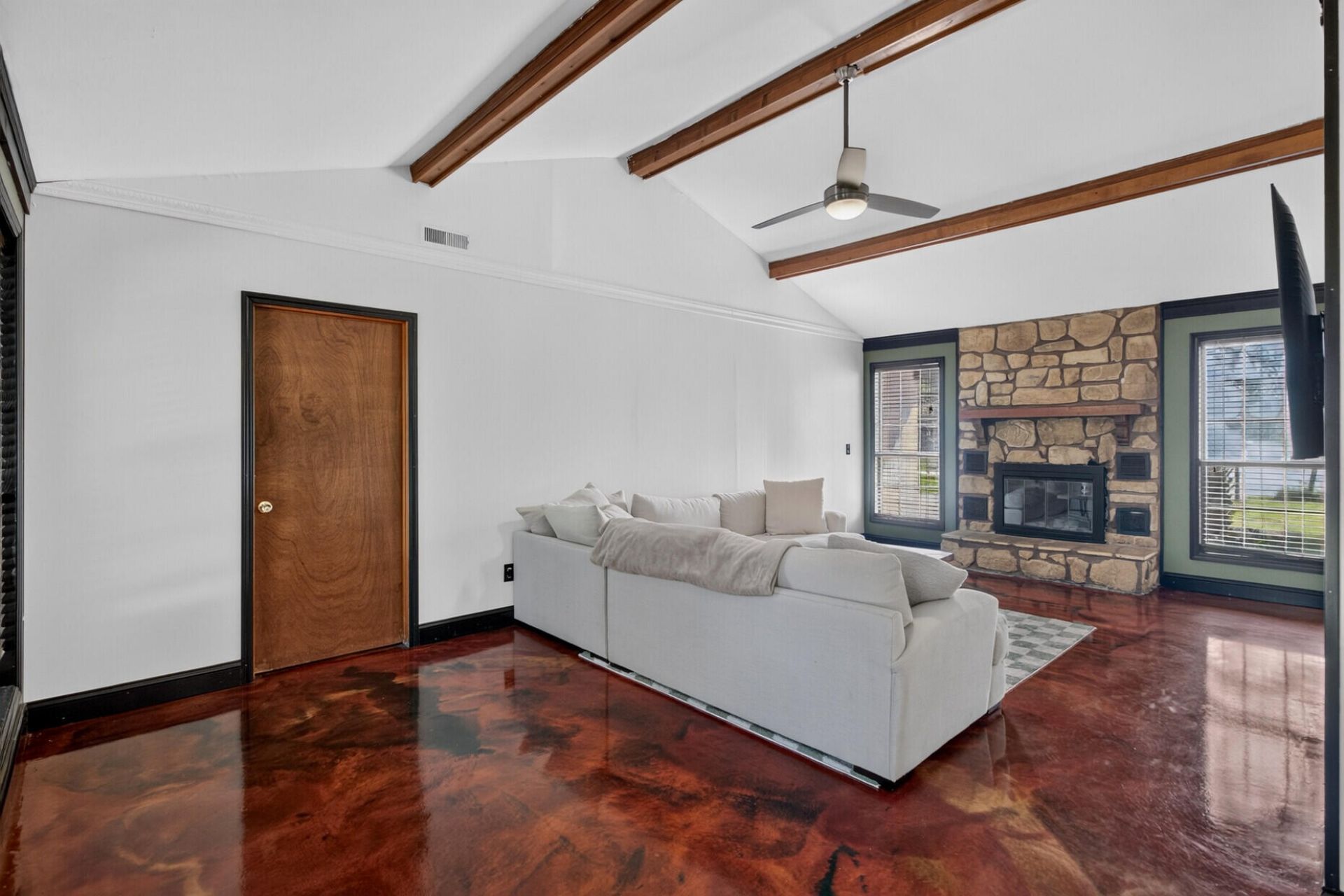 410 Fox Hunt Road Photo 17