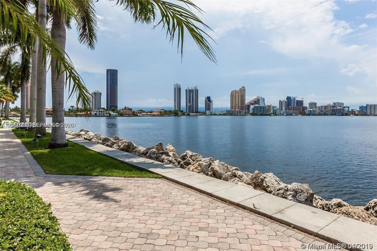3530 Mystic Pointe Dr , Unit 1004, Aventura, FL 33180 Photo