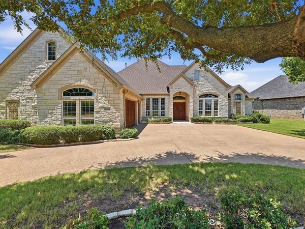 2703 Waters Edge Drive, Granbury, TX 76048