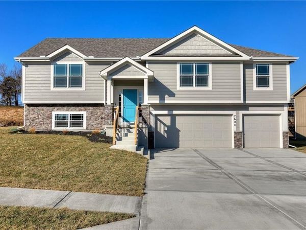 507 Skyview Lane, Liberty, MO 64068