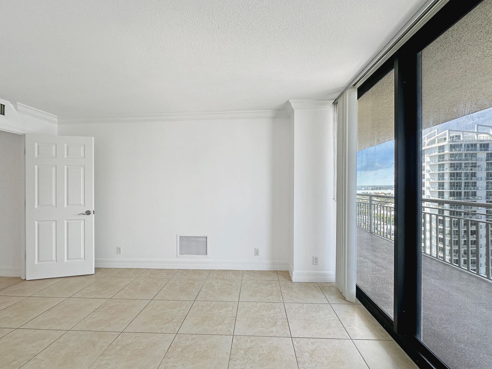 3000 N Ocean Drive, Unit 19-B, Singer Island, FL 33404 Photo