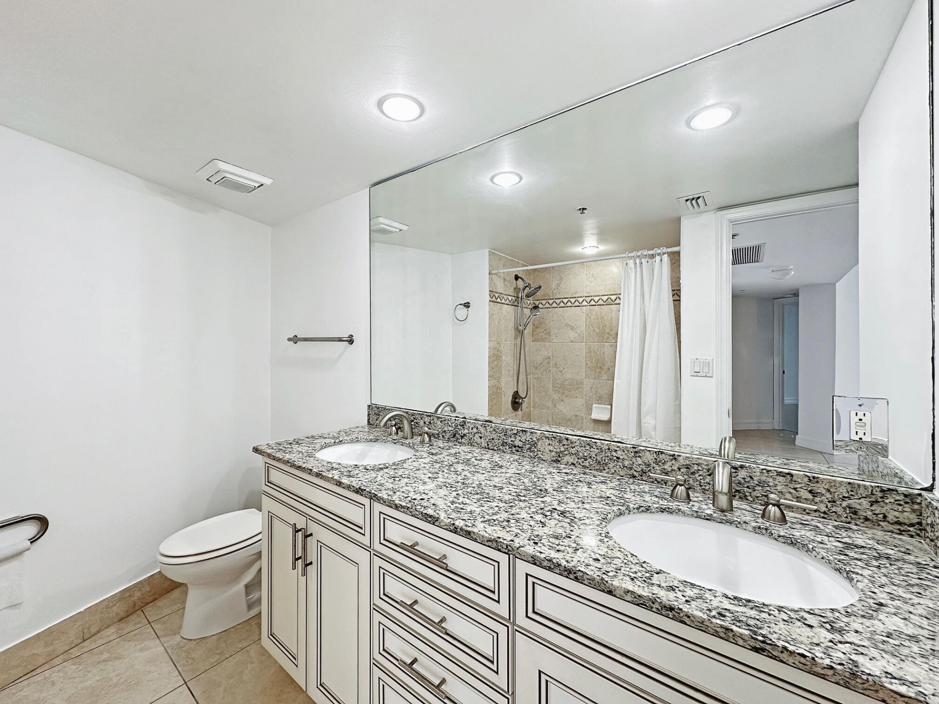 3000 N Ocean Drive, Unit 19-B, Singer Island, FL 33404 Photo